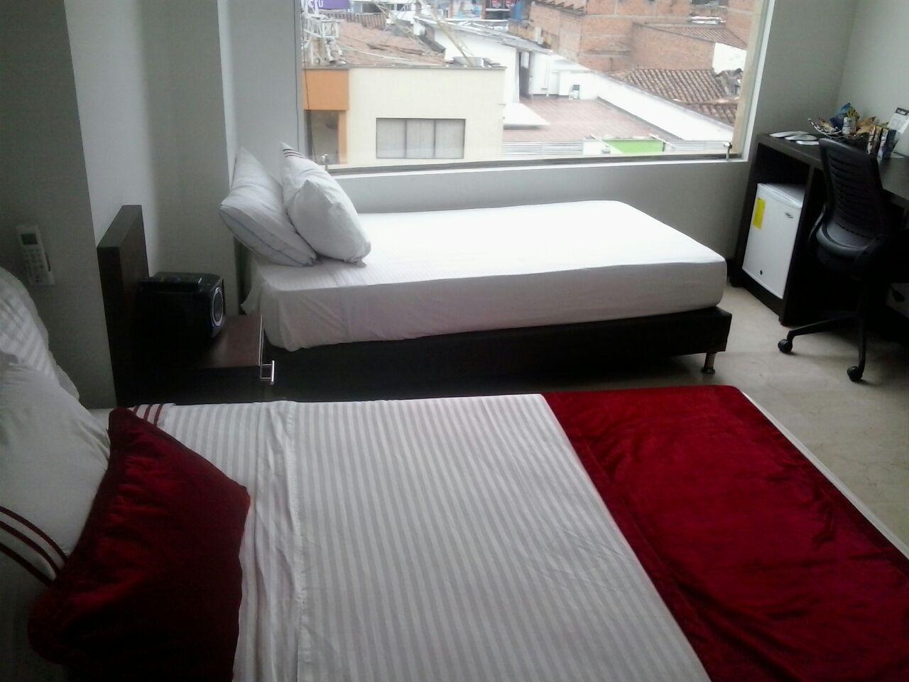 Hotel Lleras 10 Medellín Esterno foto