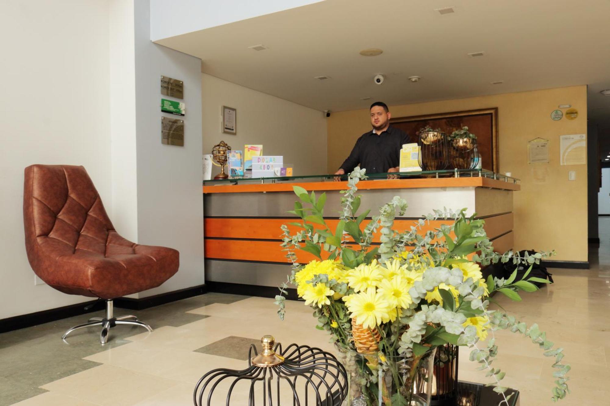 Hotel Lleras 10 Medellín Esterno foto